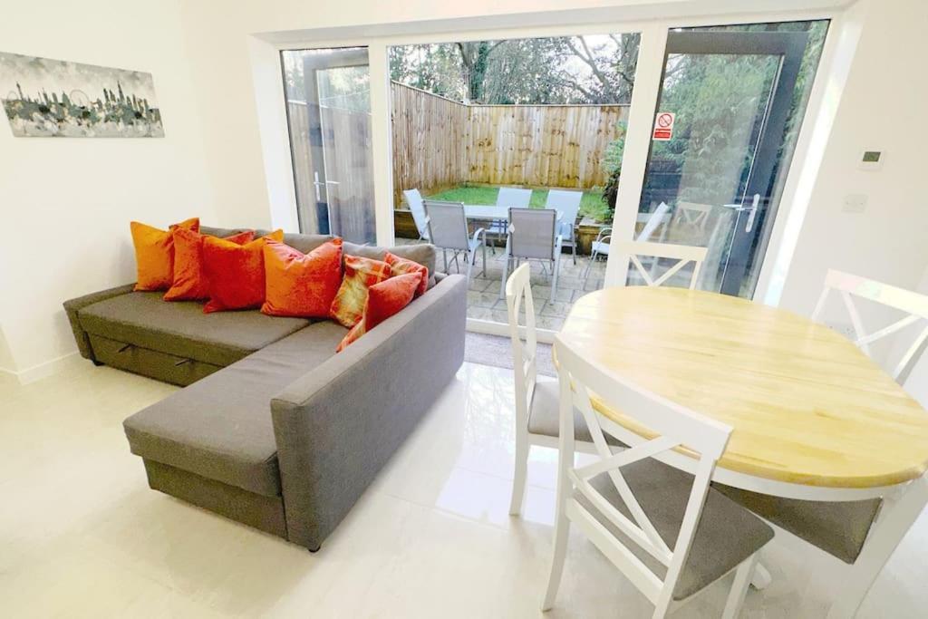 Walnut Flats-F2, 3-Bedroom With Garden & Patio - Ac, Parking, Netflix, Wifi - Close To Oxford, Bicester & Blenheim Palace Exteriér fotografie