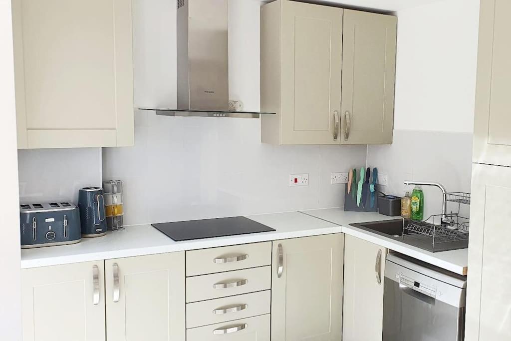 Walnut Flats-F2, 3-Bedroom With Garden & Patio - Ac, Parking, Netflix, Wifi - Close To Oxford, Bicester & Blenheim Palace Exteriér fotografie