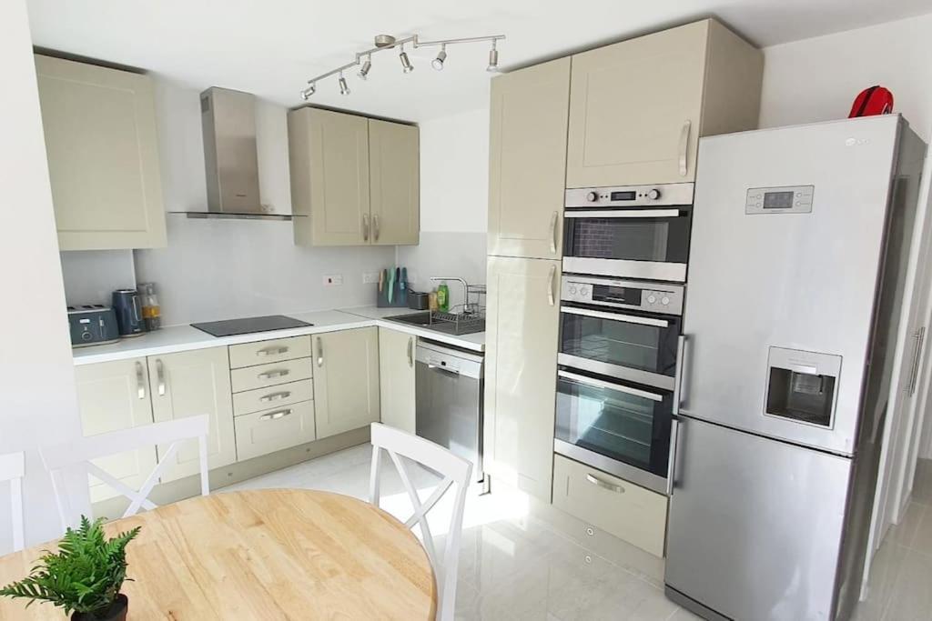Walnut Flats-F2, 3-Bedroom With Garden & Patio - Ac, Parking, Netflix, Wifi - Close To Oxford, Bicester & Blenheim Palace Exteriér fotografie