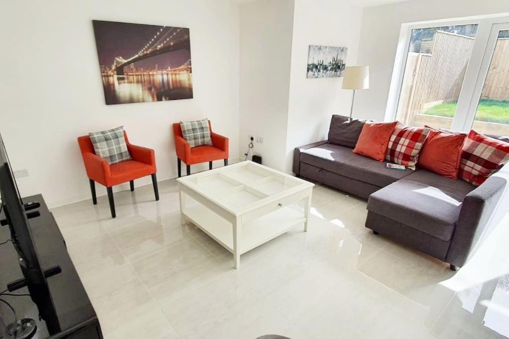 Walnut Flats-F2, 3-Bedroom With Garden & Patio - Ac, Parking, Netflix, Wifi - Close To Oxford, Bicester & Blenheim Palace Exteriér fotografie